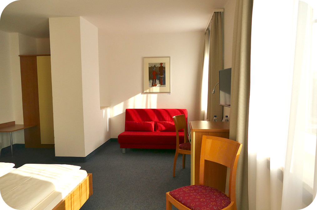 drei-, Vierbettzimmer